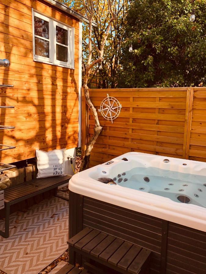 Zirkuswagen Mit Outdoor Whirlpool Und Garten Petershagen-Eggersdorf Ngoại thất bức ảnh