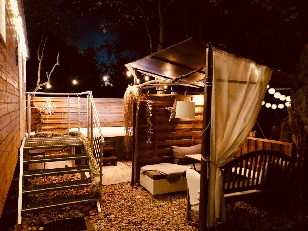 Zirkuswagen Mit Outdoor Whirlpool Und Garten Petershagen-Eggersdorf Ngoại thất bức ảnh