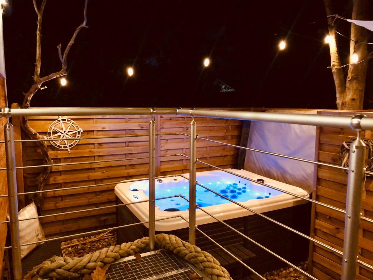 Zirkuswagen Mit Outdoor Whirlpool Und Garten Petershagen-Eggersdorf Ngoại thất bức ảnh