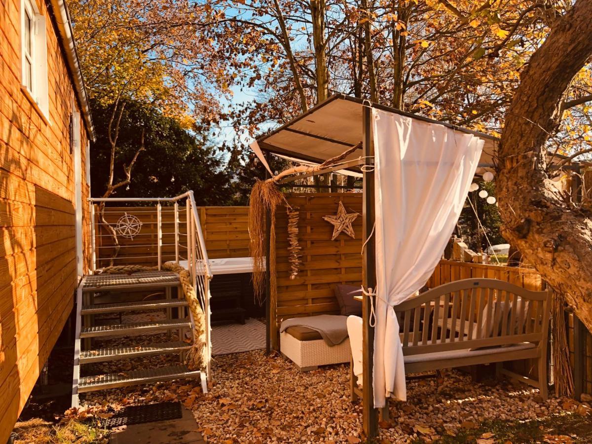 Zirkuswagen Mit Outdoor Whirlpool Und Garten Petershagen-Eggersdorf Ngoại thất bức ảnh