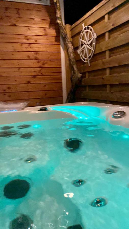 Zirkuswagen Mit Outdoor Whirlpool Und Garten Petershagen-Eggersdorf Ngoại thất bức ảnh